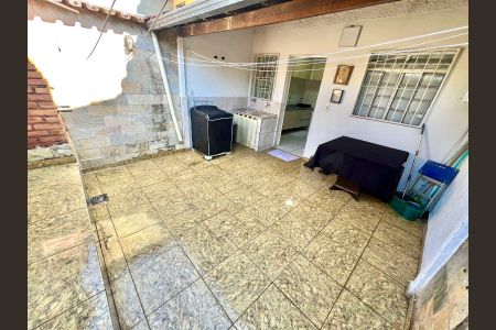 Casa à venda com 77m², 3 quartos e 1 vaga Casa à venda com 77m², 3 quartos e 1 vagaÁrea Externa - Fundos