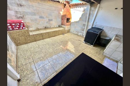 Casa à venda com 77m², 3 quartos e 1 vaga Casa à venda com 77m², 3 quartos e 1 vagaÁrea Externa - Fundos