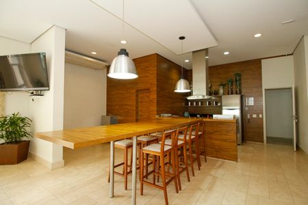 Apartamento à venda com 120m², 4 quartos e 2 vagas Apartamento à venda com 120m², 4 quartos e 2 vagasÁrea Comum - Salão de Festas