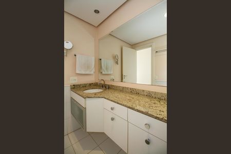 Apartamento à venda com 120m², 4 quartos e 2 vagas Apartamento à venda com 120m², 4 quartos e 2 vagasBanheiro da Suíte