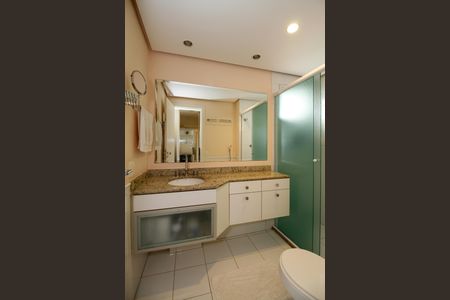 Apartamento à venda com 120m², 4 quartos e 2 vagas Apartamento à venda com 120m², 4 quartos e 2 vagasBanheiro da Suíte