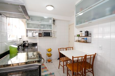 Apartamento à venda com 120m², 4 quartos e 2 vagas Apartamento à venda com 120m², 4 quartos e 2 vagasCozinha