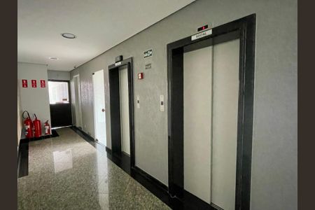 Apartamento à venda com 97m², 3 quartos e 2 vagas Apartamento à venda com 97m², 3 quartos e 2 vagasElevadores