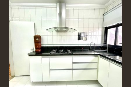 Apartamento à venda com 97m², 3 quartos e 2 vagas Apartamento à venda com 97m², 3 quartos e 2 vagasCozinha