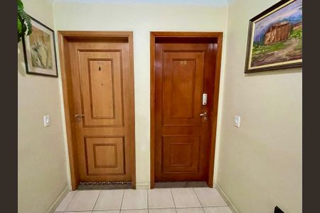 Apartamento à venda com 97m², 3 quartos e 2 vagas Apartamento à venda com 97m², 3 quartos e 2 vagasPorta