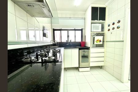 Apartamento à venda com 97m², 3 quartos e 2 vagas Apartamento à venda com 97m², 3 quartos e 2 vagasCozinha