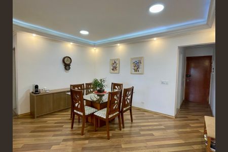 Apartamento à venda com 97m², 3 quartos e 2 vagas Apartamento à venda com 97m², 3 quartos e 2 vagasSala de Jantar