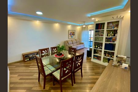 Apartamento à venda com 97m², 3 quartos e 2 vagas Apartamento à venda com 97m², 3 quartos e 2 vagasSala de Jantar