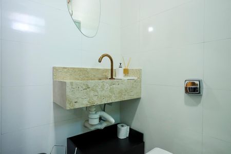 Casa à venda com 160m², 3 quartos e 2 vagasEdícula - Banheiro 