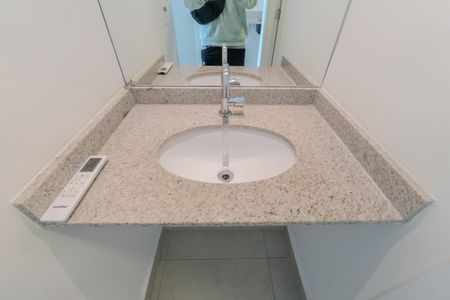 Banheiro de kitnet/studio à venda com 1 quarto, 24m² em Bela Vista, São Paulo