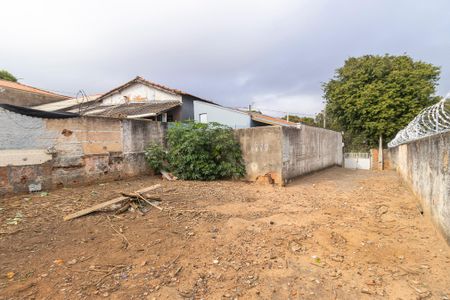 Casa à venda com 320m², 1 quarto e 1 vagaQuintal - Terreno