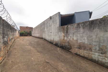 Casa à venda com 320m², 1 quarto e 1 vagaQuintal - Terreno