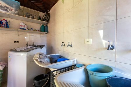 Casa à venda com 350m², 4 quartos e 6 vagas Casa à venda com 350m², 4 quartos e 6 vagasÁrea de Serviço