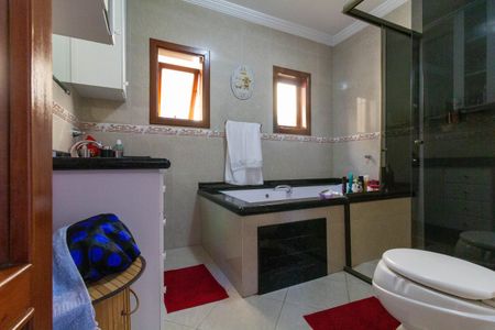 Casa à venda com 350m², 4 quartos e 6 vagas Casa à venda com 350m², 4 quartos e 6 vagasBanheiro da Suíte