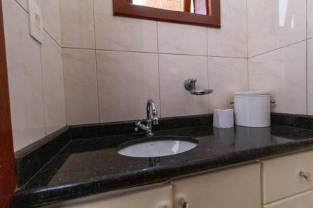 Casa à venda com 350m², 4 quartos e 6 vagas Casa à venda com 350m², 4 quartos e 6 vagasLavabo