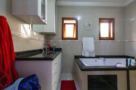 Casa à venda com 350m², 4 quartos e 6 vagasBanheiro da Suíte