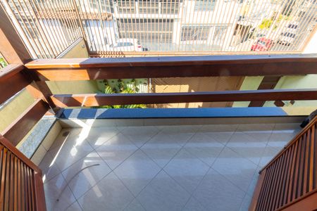 Casa à venda com 350m², 4 quartos e 6 vagas Casa à venda com 350m², 4 quartos e 6 vagasVaranda da Suíte