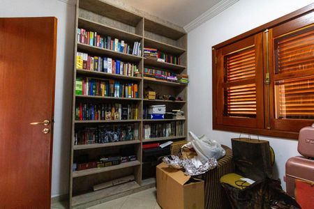 Casa à venda com 350m², 4 quartos e 6 vagas Casa à venda com 350m², 4 quartos e 6 vagasQuarto 2