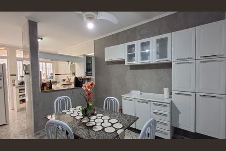 Casa à venda com 315m², 4 quartos e 4 vagasCozinha