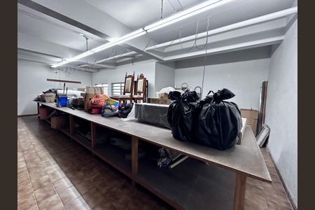 Casa à venda com 316m², 3 quartos e 2 vagas Casa à venda com 316m², 3 quartos e 2 vagasÁrea comum - Salão