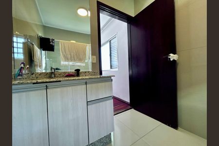 Casa à venda com 316m², 3 quartos e 2 vagas Casa à venda com 316m², 3 quartos e 2 vagasBanheiro da Suíte