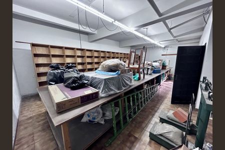 Casa à venda com 316m², 3 quartos e 2 vagas Casa à venda com 316m², 3 quartos e 2 vagasÁrea comum - Salão