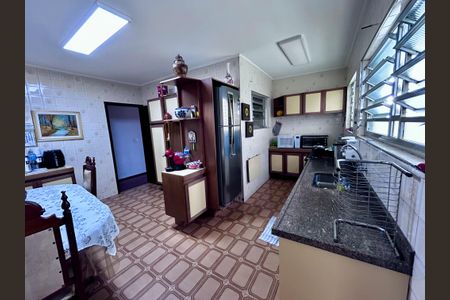 Casa à venda com 316m², 3 quartos e 2 vagas Casa à venda com 316m², 3 quartos e 2 vagasCozinha