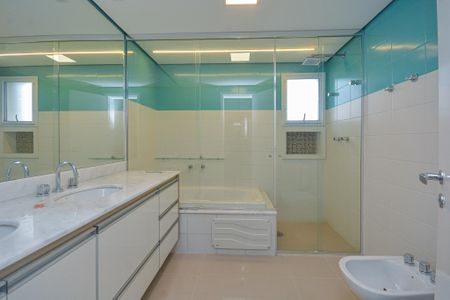 Apartamento para alugar com 266m², 4 quartos e 4 vagasBanheiro da Suíte 2