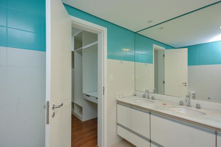 Apartamento para alugar com 266m², 4 quartos e 4 vagasBanheiro da Suíte 2