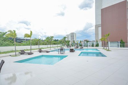 Apartamento para alugar com 266m², 4 quartos e 4 vagasÁrea comum - Piscina