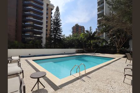 Apartamento à venda com 476m², 4 quartos e 4 vagasÁrea comum - Piscina