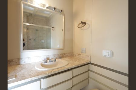 Apartamento à venda com 476m², 4 quartos e 4 vagasBanheiro da Suíte 1