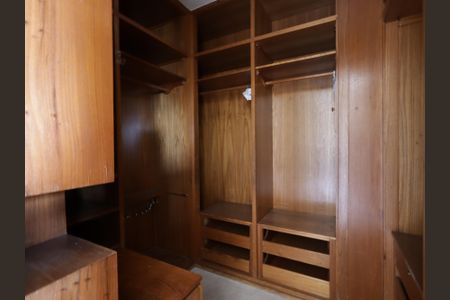 Apartamento à venda com 476m², 4 quartos e 4 vagasCloset da suíte 2