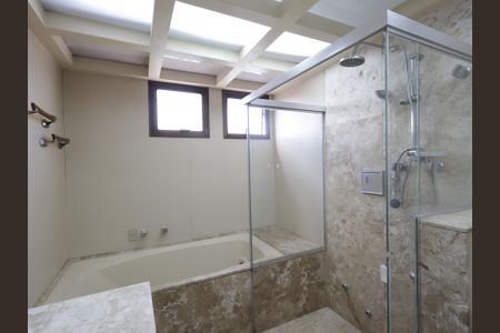 Apartamento à venda com 476m², 4 quartos e 4 vagasBanheiro da Suíte 2