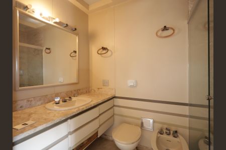 Apartamento à venda com 476m², 4 quartos e 4 vagasBanheiro da Suíte 1