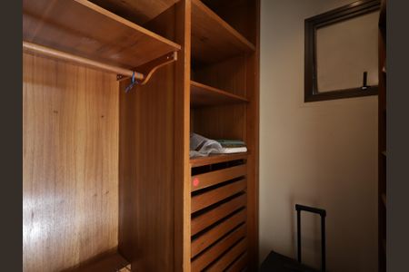 Apartamento à venda com 476m², 4 quartos e 4 vagasCloset da suíte 2