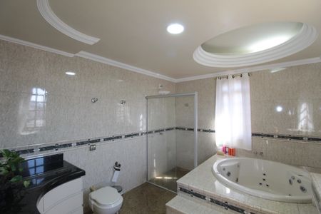 Casa para alugar com 580m², 6 quartos e 4 vagasBanheiro da Suíte 1