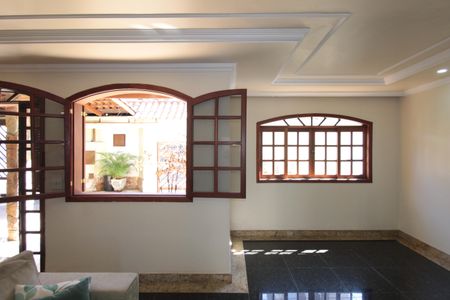 Sala de Estar de casa para alugar com 6 quartos, 580m² em Serrano, Belo Horizonte