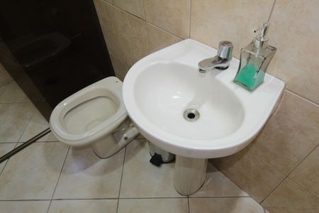 Casa para alugar com 580m², 6 quartos e 4 vagasBanheiro Social