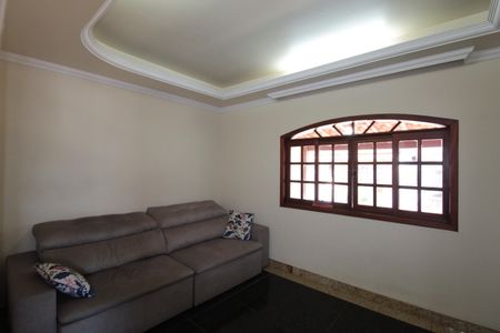 Casa para alugar com 580m², 6 quartos e 4 vagasSala de TV