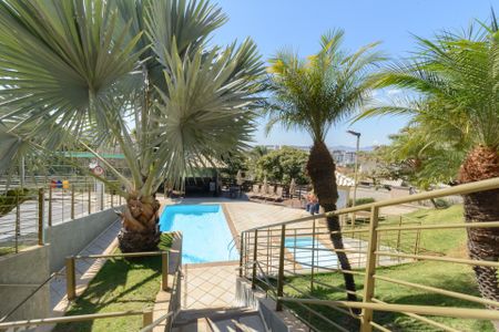 Casa de condomínio à venda com 130m², 3 quartos e 2 vagas Casa de condomínio à venda com 130m², 3 quartos e 2 vagasÁrea comum - Piscina