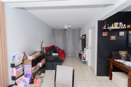 Casa de condomínio à venda com 130m², 3 quartos e 2 vagas Casa de condomínio à venda com 130m², 3 quartos e 2 vagasSala