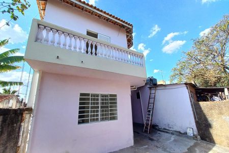 Casa à venda com 375m², 2 quartos e 4 vagas Casa à venda com 375m², 2 quartos e 4 vagasFachada do Prédio