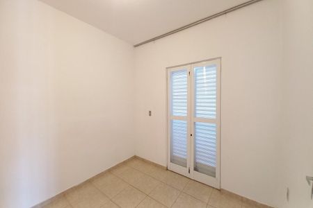 Casa à venda com 375m², 2 quartos e 4 vagas Casa à venda com 375m², 2 quartos e 4 vagasQuarto 2