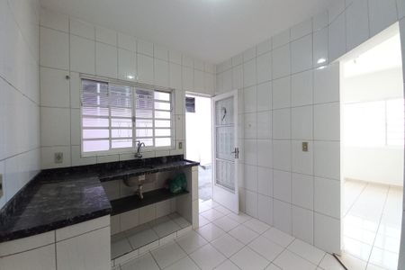 Casa à venda com 375m², 2 quartos e 4 vagas Casa à venda com 375m², 2 quartos e 4 vagasCozinha