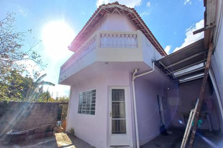 Casa à venda com 375m², 2 quartos e 4 vagas Casa à venda com 375m², 2 quartos e 4 vagasFachada do Prédio