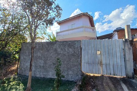 Casa à venda com 375m², 2 quartos e 4 vagas Casa à venda com 375m², 2 quartos e 4 vagasFachada do Prédio