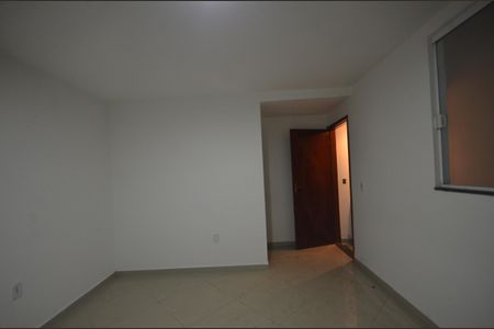 Sala de casa para alugar com 2 quartos, 100m² em Bento Ribeiro, Rio de Janeiro