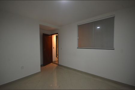 Sala de casa para alugar com 2 quartos, 100m² em Bento Ribeiro, Rio de Janeiro