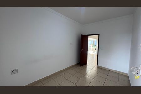 Casa à venda com 130m², 4 quartos e 4 vagas Casa à venda com 130m², 4 quartos e 4 vagasQuarto 1